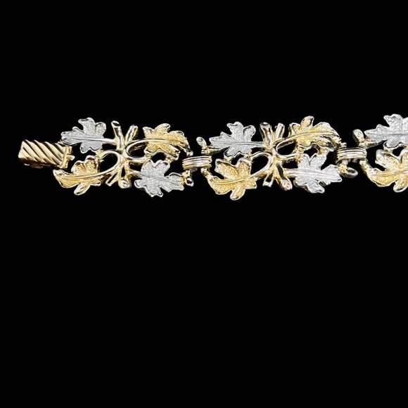 Sarah Coventry Silver And Gold Tone Leaf Bracelet & Clip On Earrings Set (5208) - Picture 8 of 14